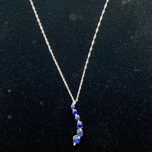 Beautiful Ceylon sapphire 10kt white gold necklace 18” chain